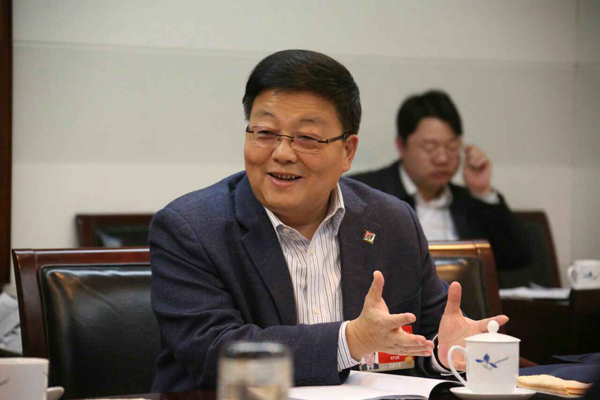 肖偉接受《人民日報》采訪：進一步改進藥品集中采購管理機製