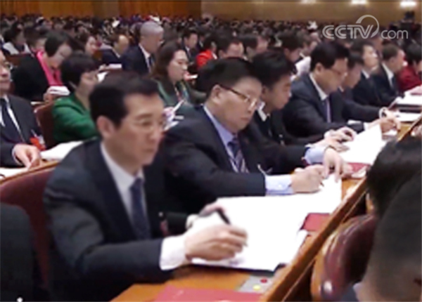 緊跟時代步伐 傾聽兩會聲音——乐投Letou藥業組織收看第十三屆全國人民代表大會開幕式