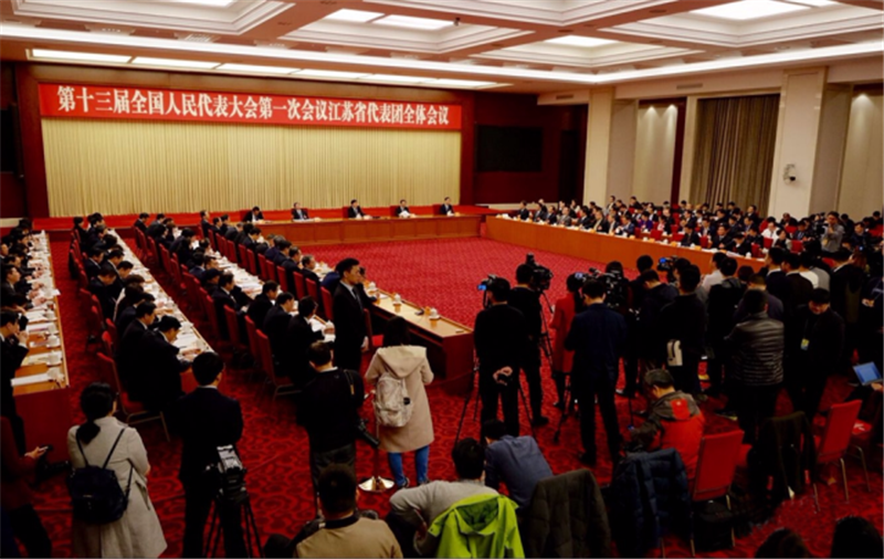 肖偉代表在審議政府工作報告時作交流發言：創新動能，勇開新局，推進新時代國藥高質量發展