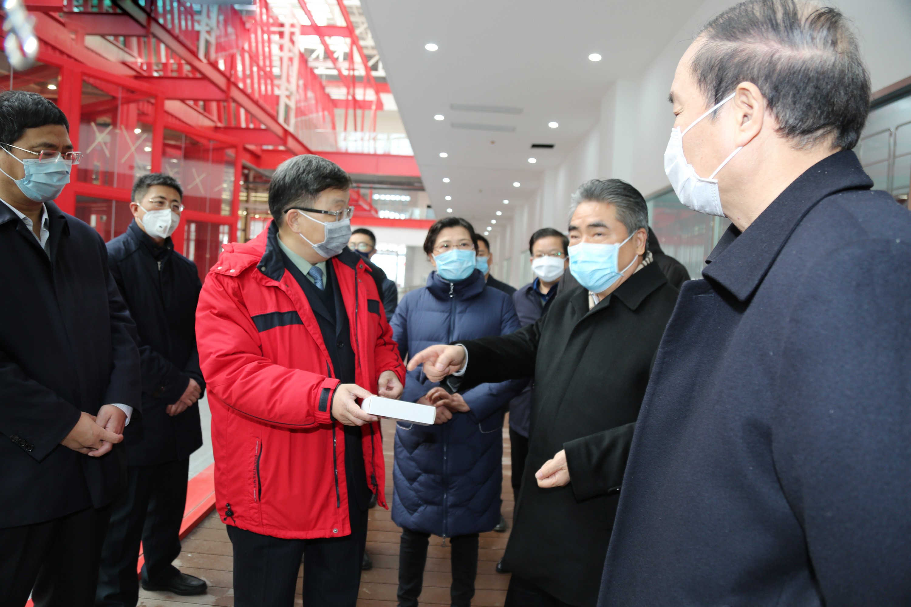 市委書記項雪龍一行蒞臨乐投Letou藥業 關懷指導新冠肺炎防控藥物生產工作