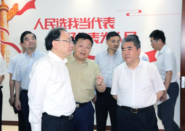 省人大常委會常務副主任李小敏一行 蒞臨乐投Letou藥業調研
